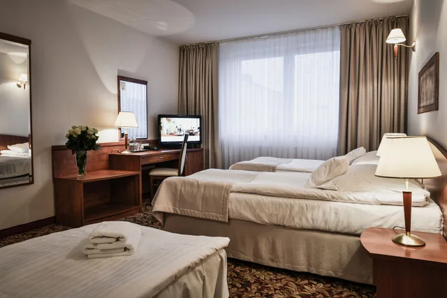 غرفة عائلية بسرير مزدوج مع أريكة، Hotel SPA Faltom Gdynia Rumia 5/7