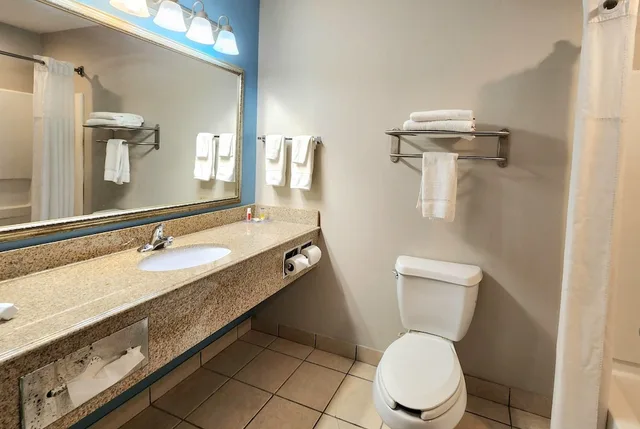 جناح استوديو بسرير كينج، Days Inn & Suites By Wyndham Thibodaux 9/10