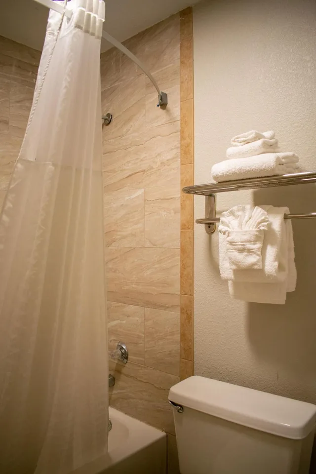غرفة قياسية بسرير كينج للمدخنين، Days Inn By Wyndham Hillsboro Tx 6/6