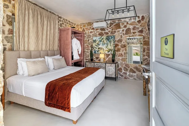 Deluxe, Suite, King Bed, Desiterra Santorini 3/7