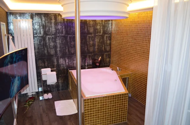 Wellness, Queen Bed، PLAZA INN stays design Dortmund 2/2