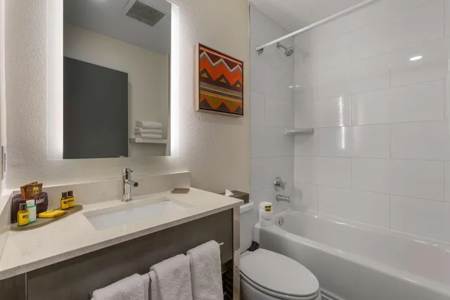جناح بسرير كينج بحوض استحمام لذوي الإعاقة، Best Western Plus Yuma Foothills Inn & Suites 4/6