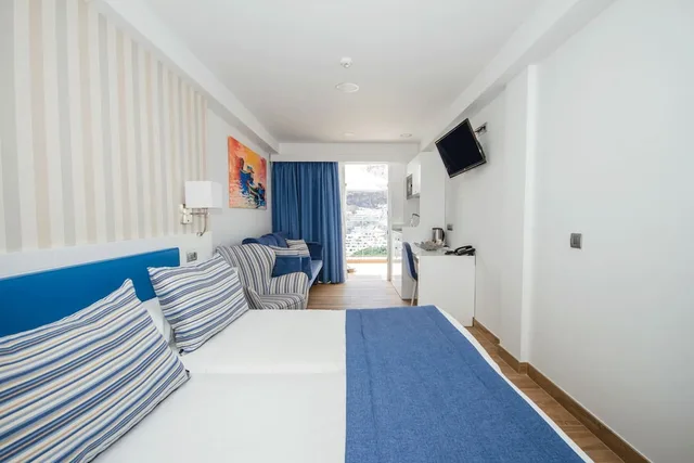 غرفة سوبيريور بسرير مزدوج بشرفة بإطلالة جزئية على البحر، IG Nachosol Atlantic & Yaizasol by Servatur - Adults Only 7/10
