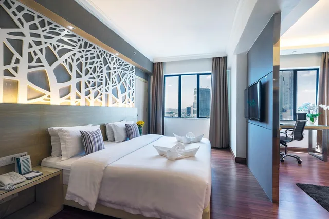 Junior Suite, Crystal Crown Hotel Petaling Jaya 5/8