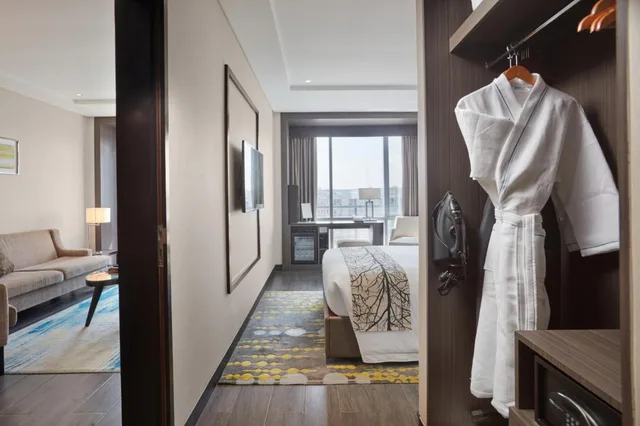 جناح بسرير كينج بغرفة نوم واحدة بمنطقة جلوس، Belmont Hotel Manila 7/7