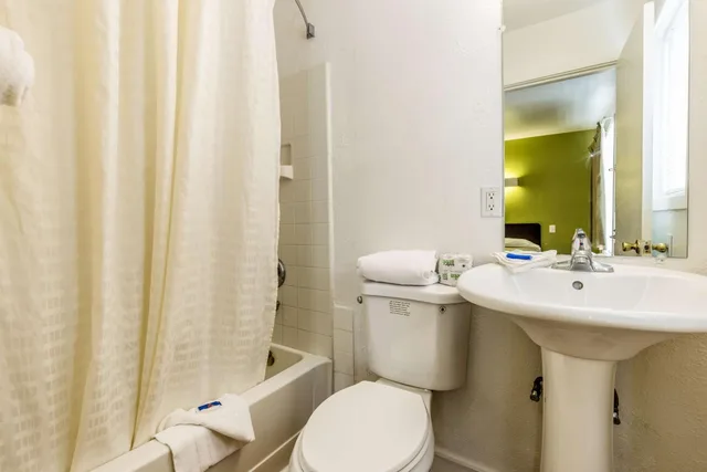 غرفة بسرير كوين، Motel6 San Rafael, CA 9/10