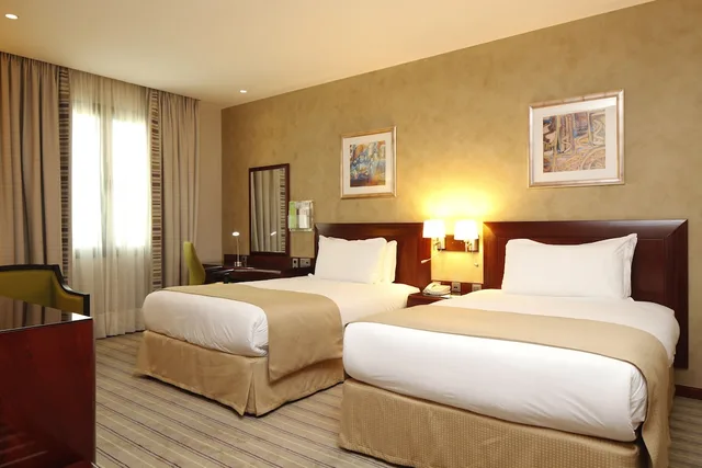 غرفة قياسية بسريرين منفصلين بإطلالة على المدينة للمدخنين، هوليداي إن - العليا(Holiday Inn Olaya) 6/10