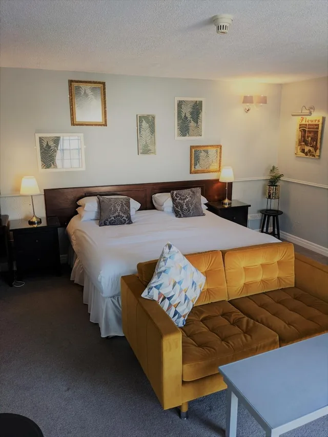 غرفة تنفيذية بسريرين منفصلين، Manor Court Hotel 3/4