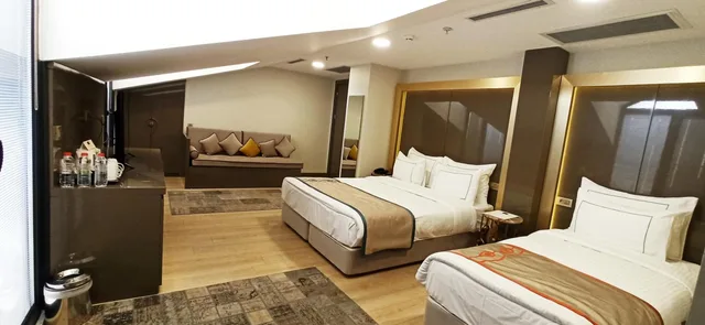 غرفة رباعية بشرفة، PEYK HOTEL 1/3