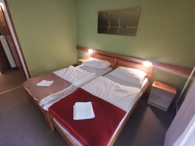 غرفة رباعية بسريرين منفصلين وسرير بطابقين، Hostel Pod Voglom 2/7