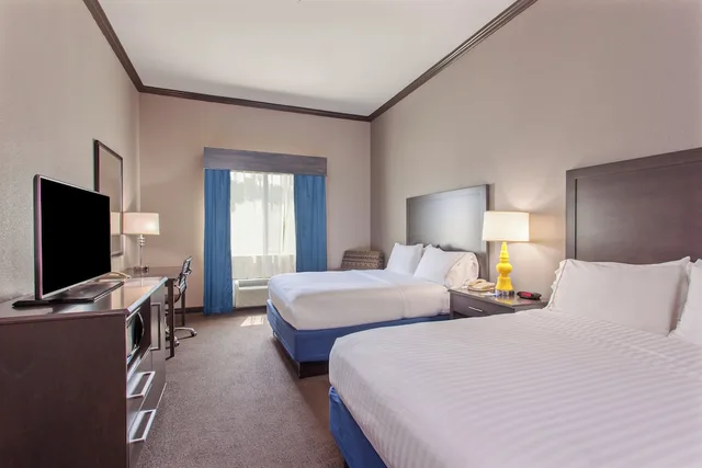 غرفة قياسية بسريرين كوين لذوي الإعاقة، Holiday Inn Express Hotel & Suites Wharton 1/3