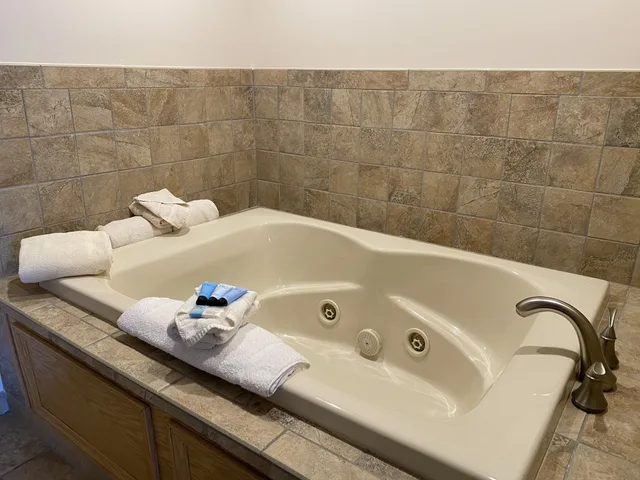 Room, 2 Queen Beds, Lake Front، The Georgian Lakeside Resort 4/4