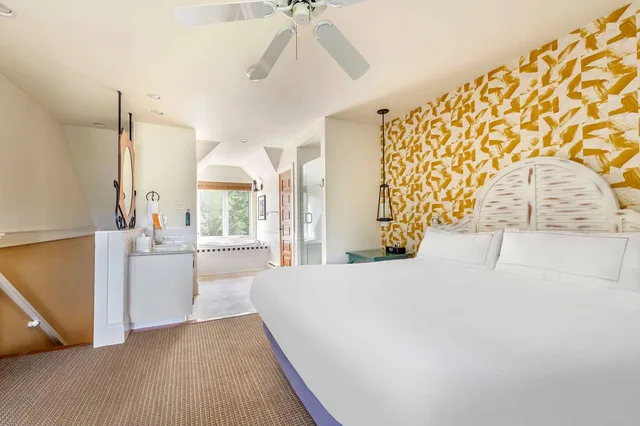 1 Bedroom, Suite, King Bed, 2 Bathrooms, Terrace، Hilton Grand Vacations Club Tremblant Canada 1/3