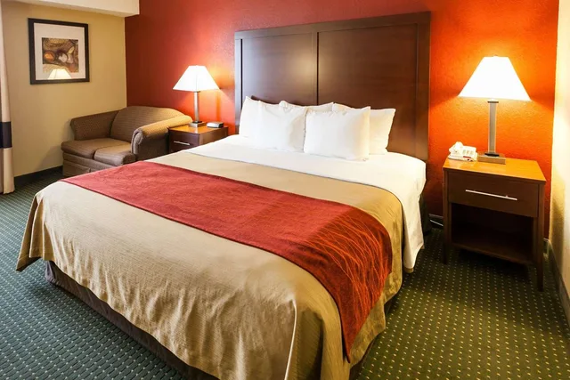 غرفة بسرير كينج، Comfort Inn & Suites Statesville - Mooresville 2/3
