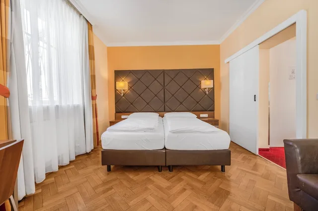 جناح بسرير مزدوج بغرفتي نوم مع أريكة، Villa Ceconi By Das Grune Hotel Zur Post - 100 Bio 1/10