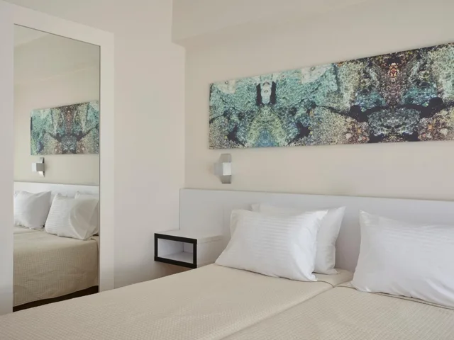 غرفة بسرير فردي بإطلالة على البحر، Atlantica Sancta Napa Resort 1/3