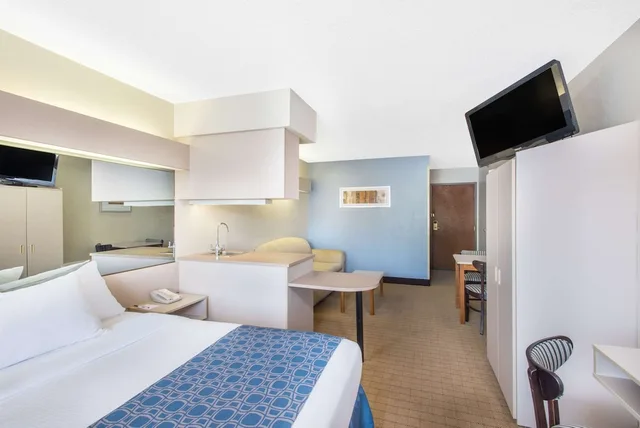 جناح بسرير كوين، Microtel Inn & Suites by Wyndham Seneca Falls 3/4