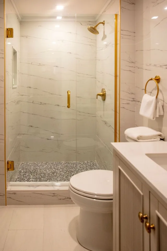 غرفة ديلوكس بسرير كينج بإطلالة على البحر، The Breakwater Inn and Spa 5/7