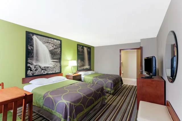 Room, 2 Queen Beds, Smoking, Accessible, Super 8 By Wyndham Clarksville Northeast 4/5