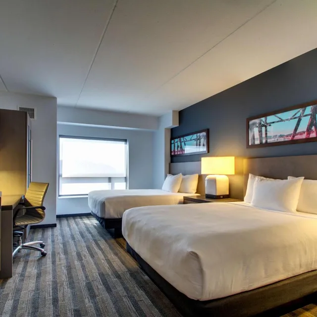 جناح بسرير كوين بغرفة نوم واحدة مع أريكة بمطبخ، Hyatt House Chicago/Evanston 1/7