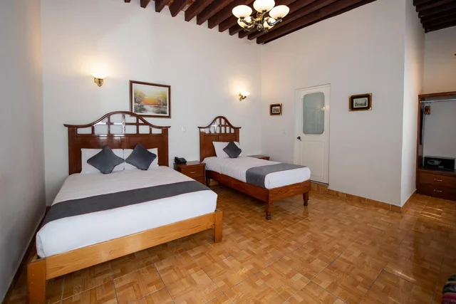 غرفة قياسية ثلاثية، Hotel Senorial 1/6