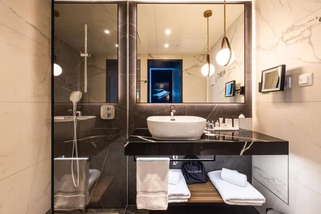 غرفة بريميوم، Radisson Blu Hotel at Porsche Design Tower Stuttgart 8/10