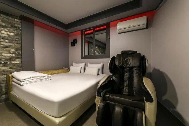غرفة سوبيريور بسرير مزدوج، Color M Motel 6/8