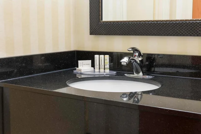 غرفة بسرير كوين، Fairfield Inn Suites Fargo 4/7