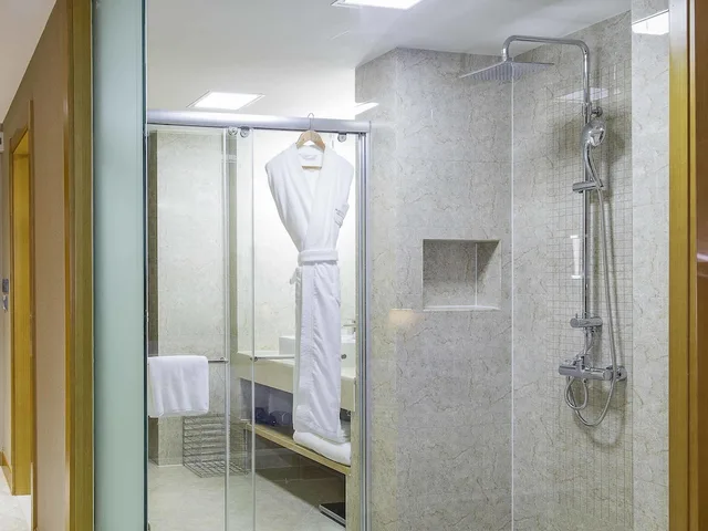 غرفة قياسية بسرير كينج مع أريكة، Novotel Ulaanbaatar 9/10