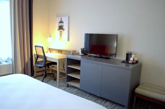 جناح بسرير كينج مع أريكة، Country Inn and Suites by Radisson, Port Clinton, OH 4/6