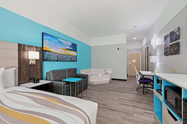 غرفة سوبيريور بسرير كينج، La Quinta Inn Suites Raymondville 2/9