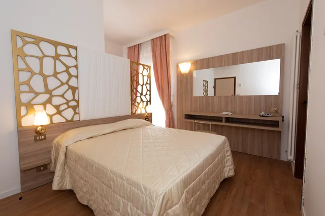 غرفة تنفيذية مفردة بسرير مزدوج، Hotel Re Enzo 1/2