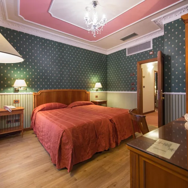 غرفة بسريرين منفصلين، Strozzi Palace Hotel 3/8
