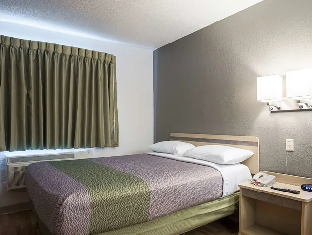 غرفة قياسية بسرير كوين لذوي الإعاقة، Studio6 Miamisburg, OH - Dayton 3/7