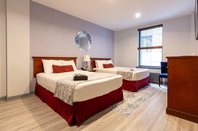 Room, 2 Double Beds, Hotel St James 2/8