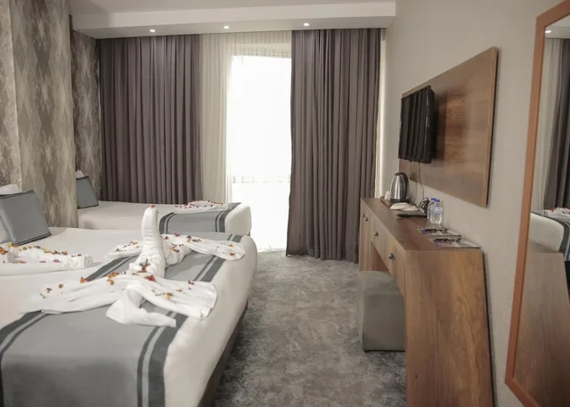 غرفة ديلوكس ثلاثية بسرير كوين وسرير فردي، Airport Express Hotel 6/10