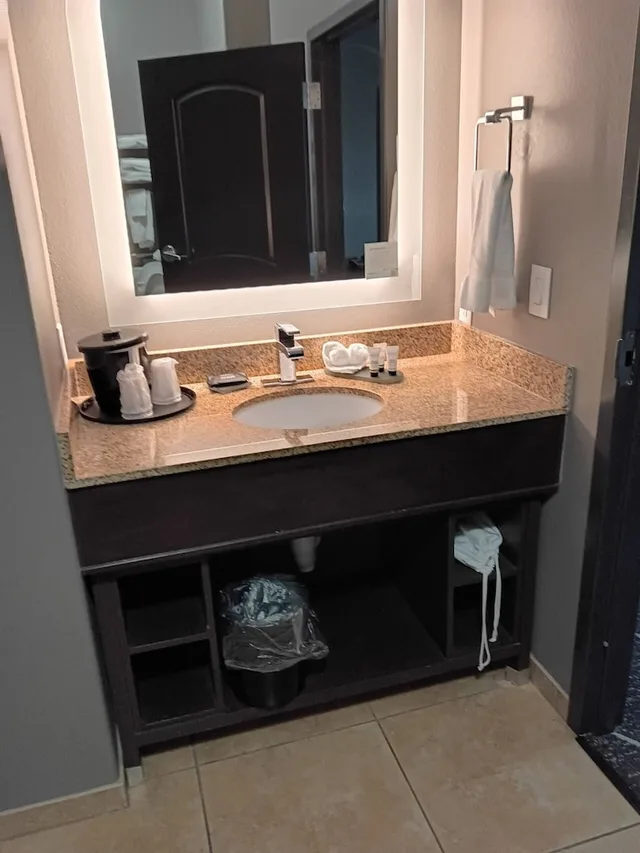 غرفة بسرير كينج، La Quinta Inn Suites Little Rock Bryant 6/6