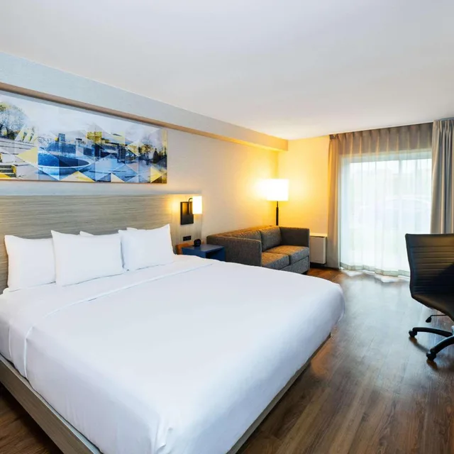 غرفة بسرير كينج في الطابق الأرضي، Comfort Inn Parry Sound 10/10