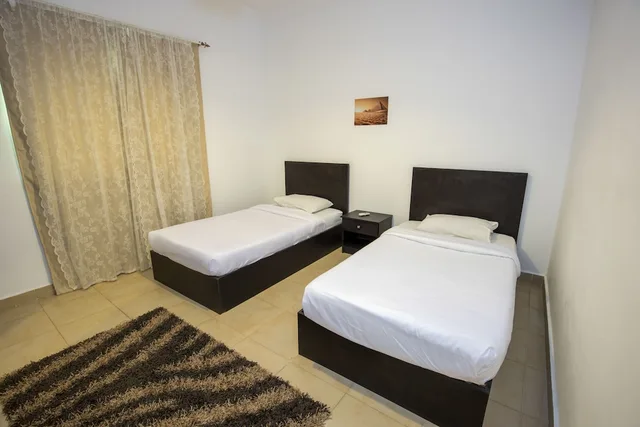 غرفة بسريرين منفصلين بحمام مشترك، Lilly Apartments 2/5