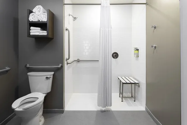 جناح بسرير كينج بغرفة نوم واحدة لذوي الإعاقة، Staybridge Suites Montgomery - Downtown 4/4