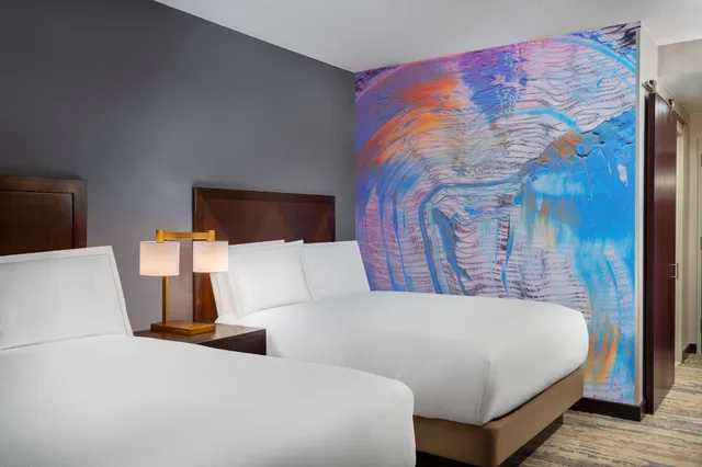 غرفة تنفيذية بسريرين كوين مع دخول الصالة لذوي الإعاقة، Hilton Americas Houston 1/3