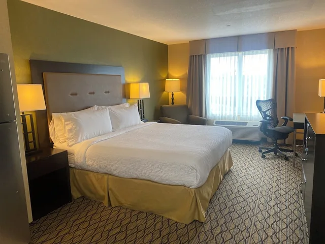 جناح بسرير كينج بمطبخ صغير، Wingate by Wyndham Fort Saskatchewan 2/5