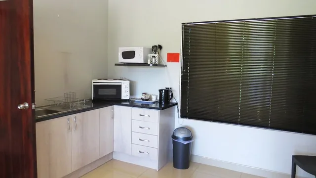 21 Klein Karoo Street، Oudtshoorn 17/35