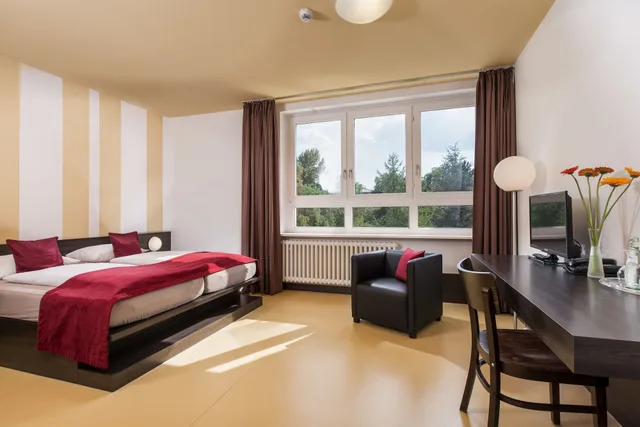 غرفة ثلاثية بسرير كوين بإطلالة على الحديقة، TOP EMBRACE Hotel Grenzfal 1/5