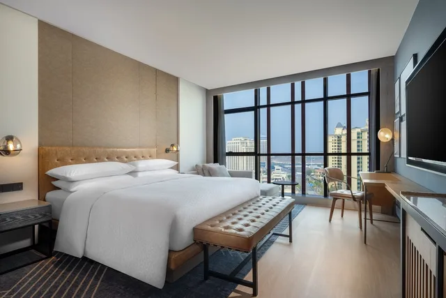 غرفة ديلوكس بسرير كينج بإطلالة للمدخنين، Four Points by Sheraton Chongqing, Yongchuan 1/4
