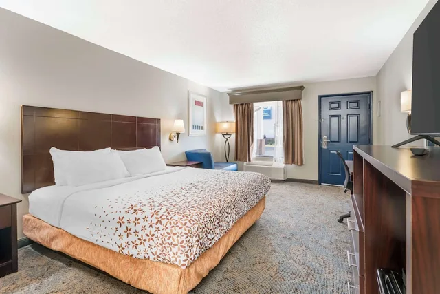غرفة قياسية بسرير كينج، Best Western Royal Inn 6/10