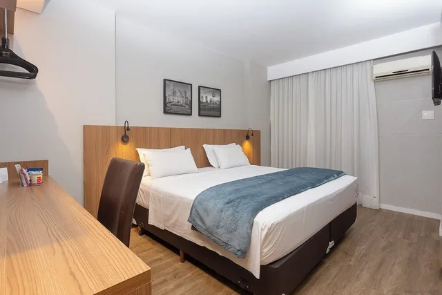 Executive, Double Bed, The Roochelle Hotel 1/8