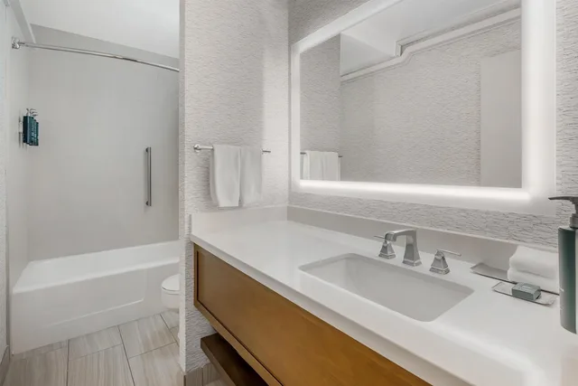 Statesman, Suite, King Bed، DoubleTree by Hilton Hotel Spokane City Center 4/6
