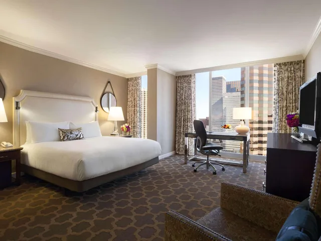 Fairmont, King Bed, City View، Fairmont Dallas 1/2
