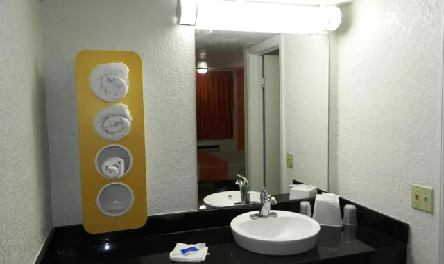 غرفة بسرير كوين لغير المدخنين، Motel6 Oklahoma City, OK - Airport East 7/10
